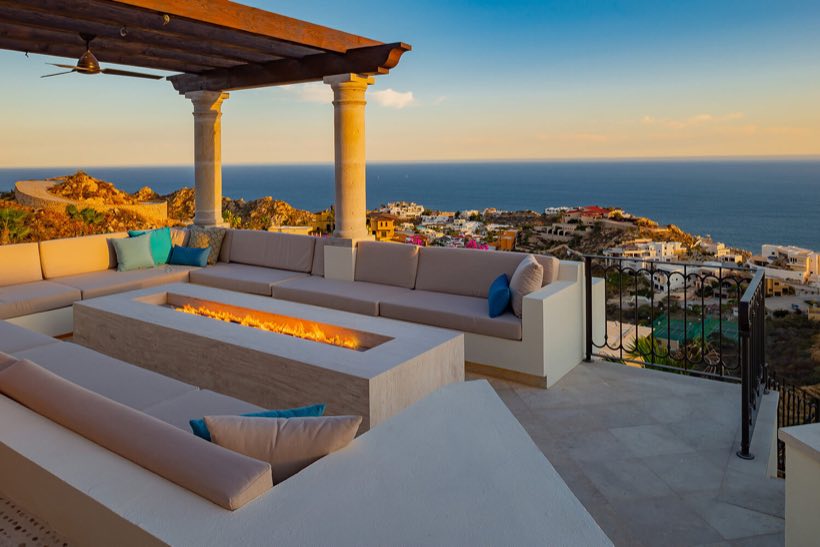 The outdoor fire pit with deep cushion surround seating